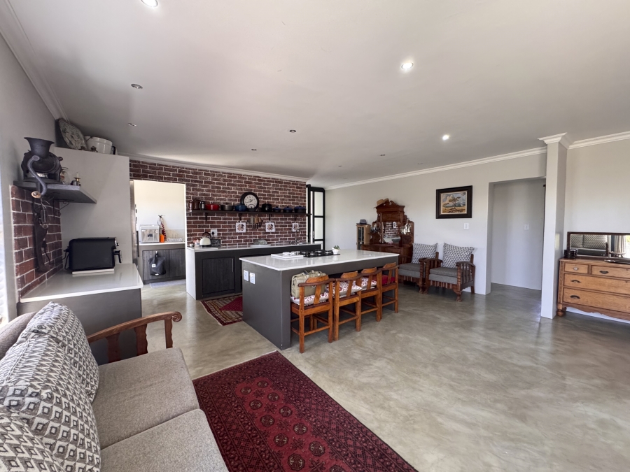 6 Bedroom Property for Sale in Sunset Estate Western Cape